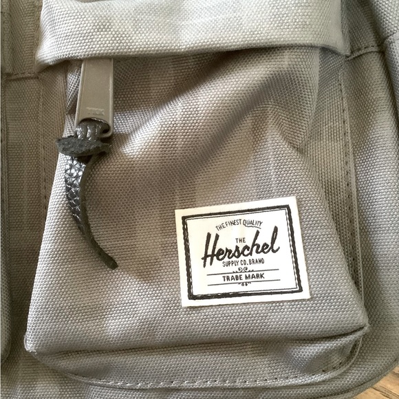 Herschel Unisex Crossbody Sling Bag - Picture 3 of 6